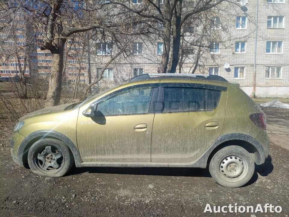 Renault Sandero 2015 год