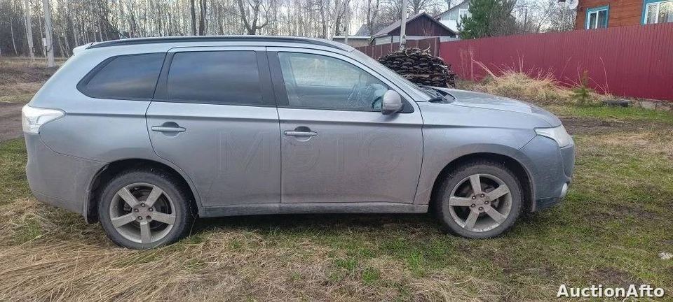 Mitsubishi Outlander 2012 год