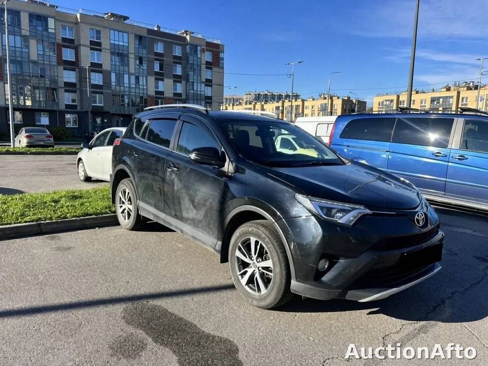 Toyota RAV4 2018 год