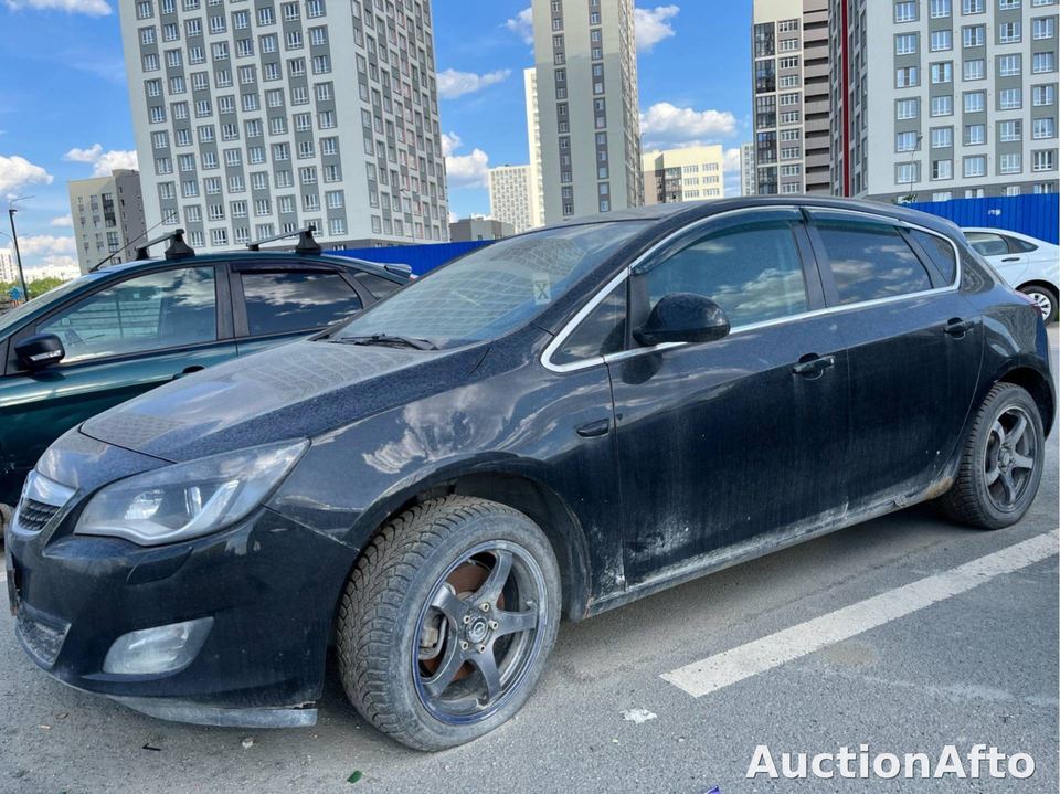 Opel Astra 2011 год