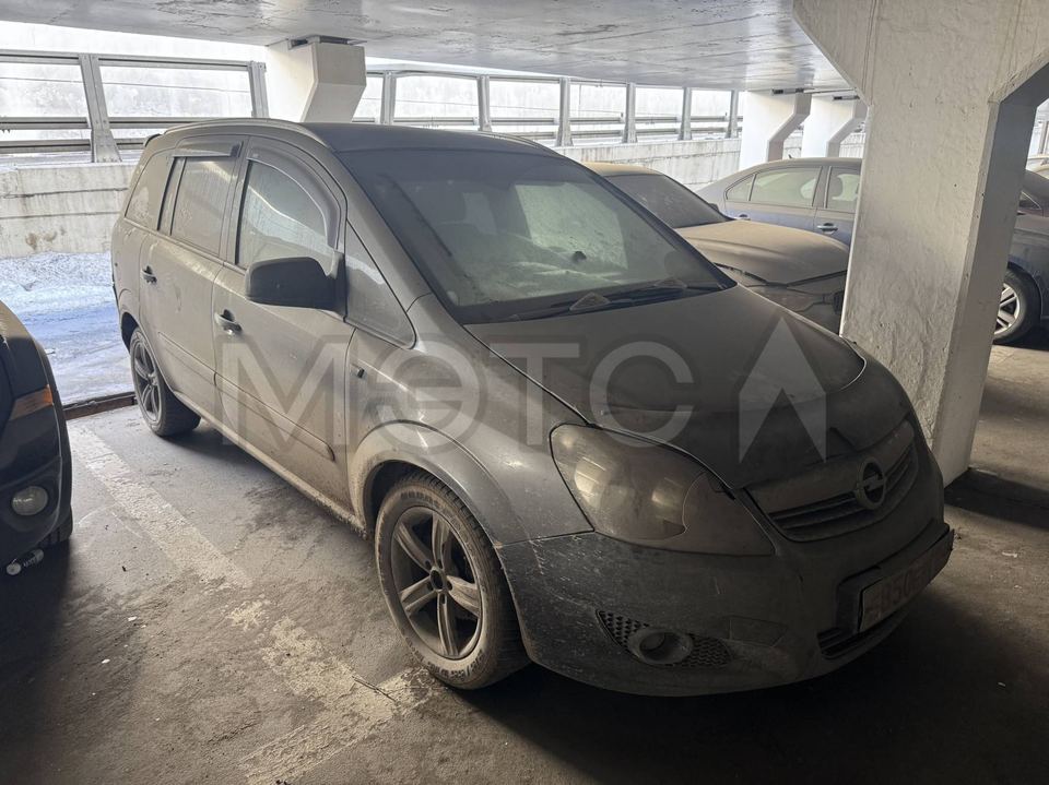 Opel Zafira 2012 год