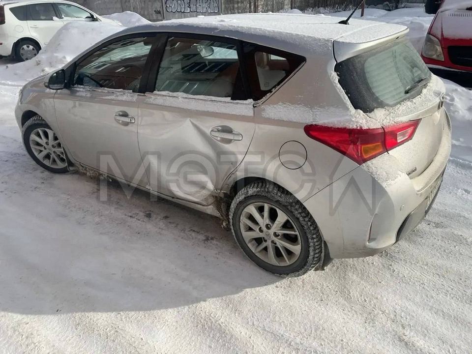 Toyota Auris 2013 год
