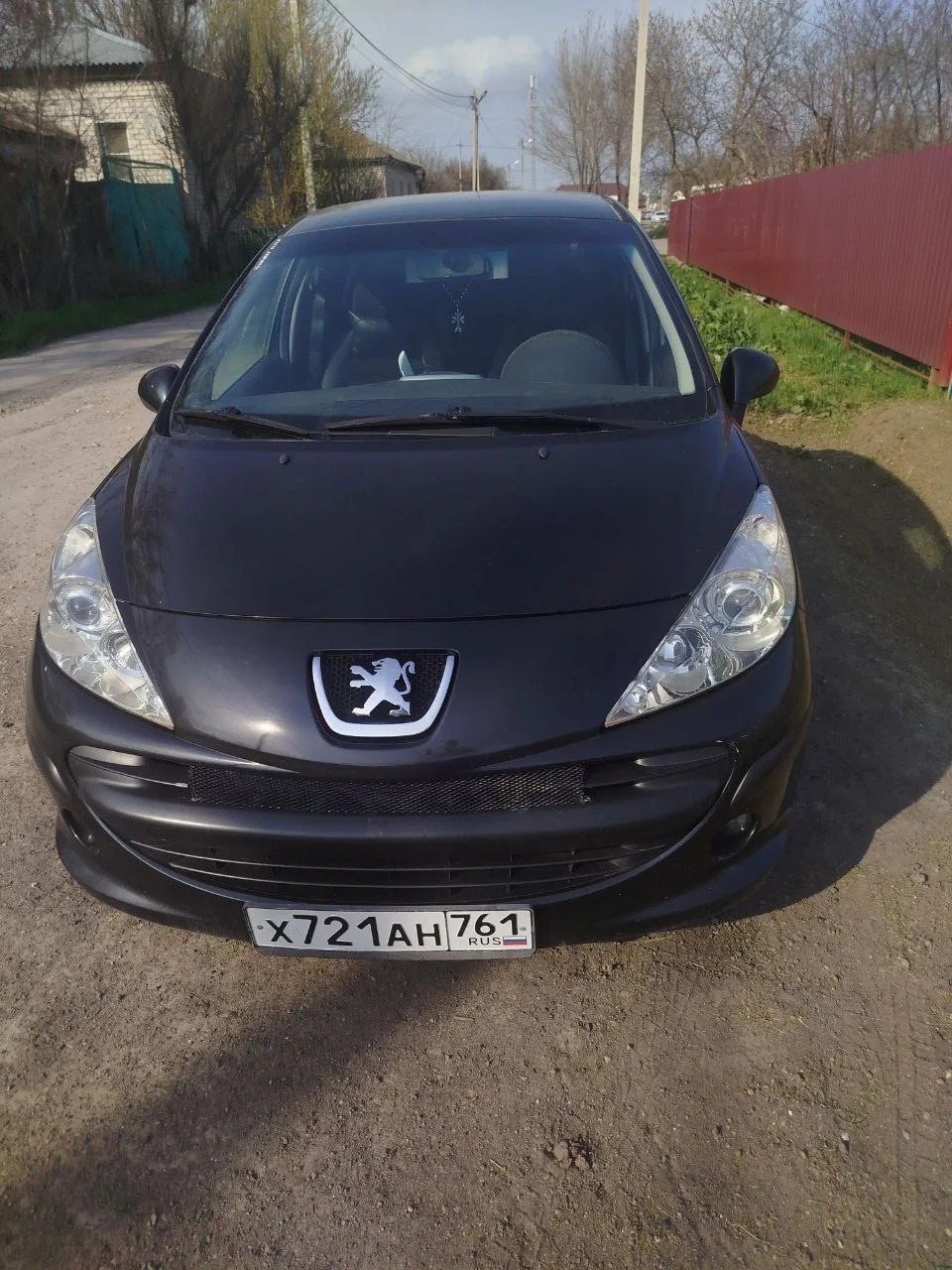 Peugeot 207 2008 год