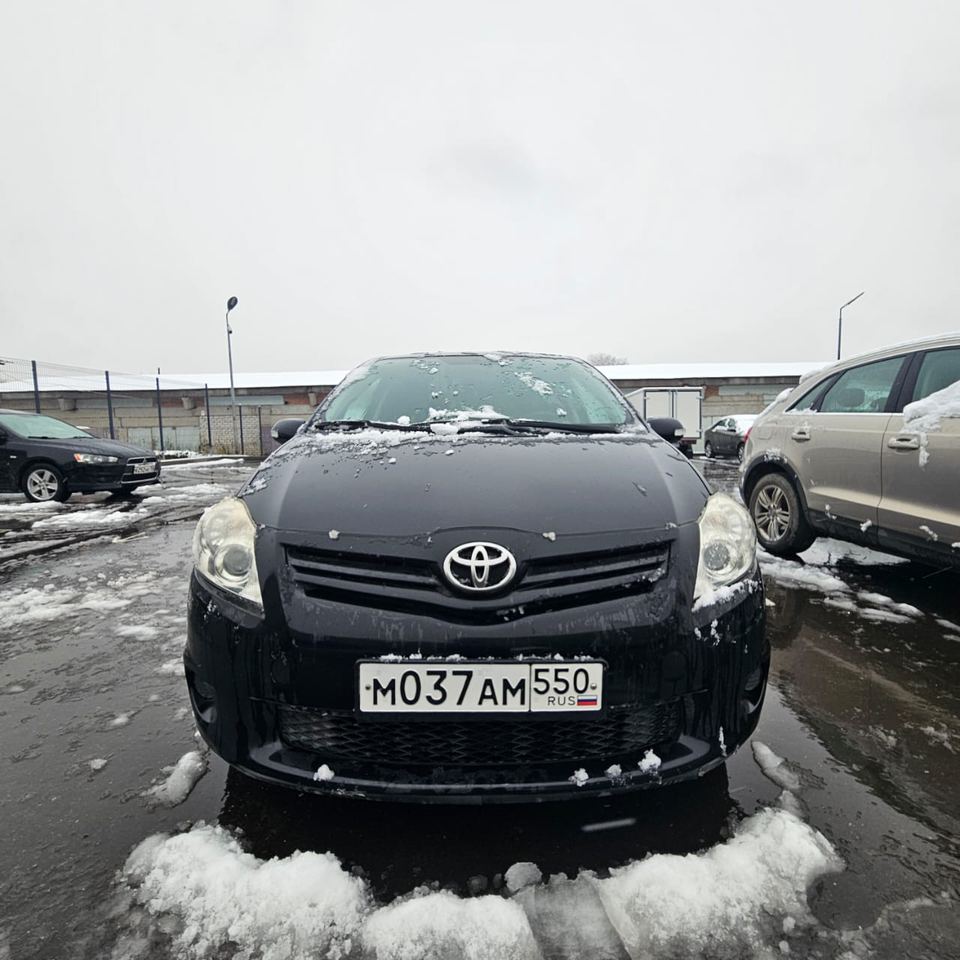 Toyota Auris 2010 год