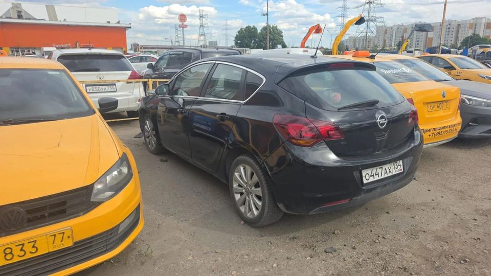 Opel Astra 2012 год