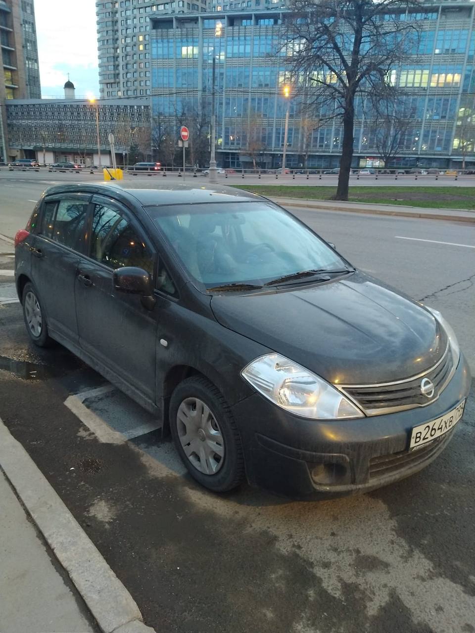 Nissan Tiida 2011 год