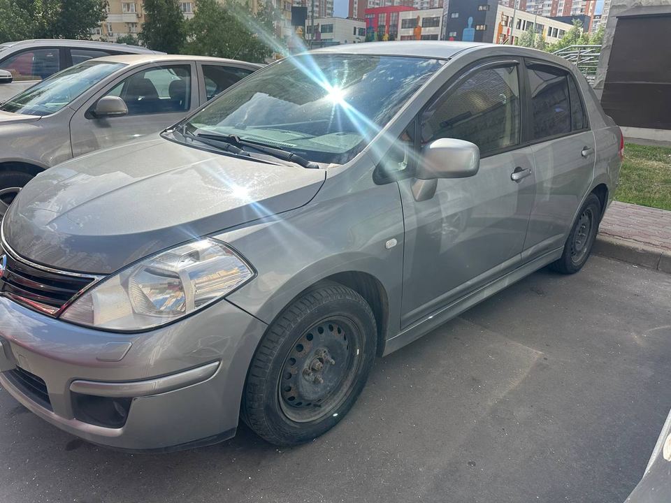 Nissan Tiida 2010 год