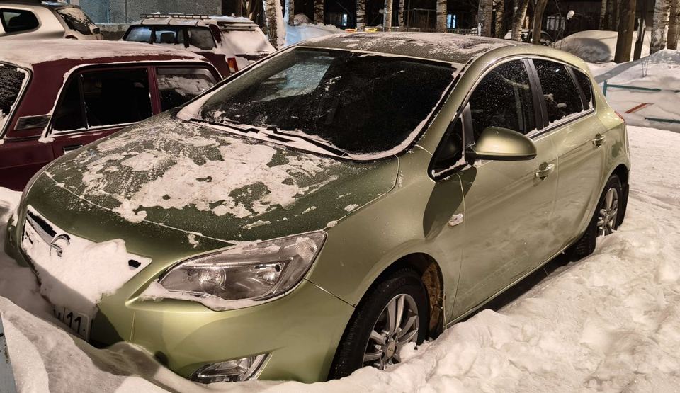 OPEL  Astra  2011 год