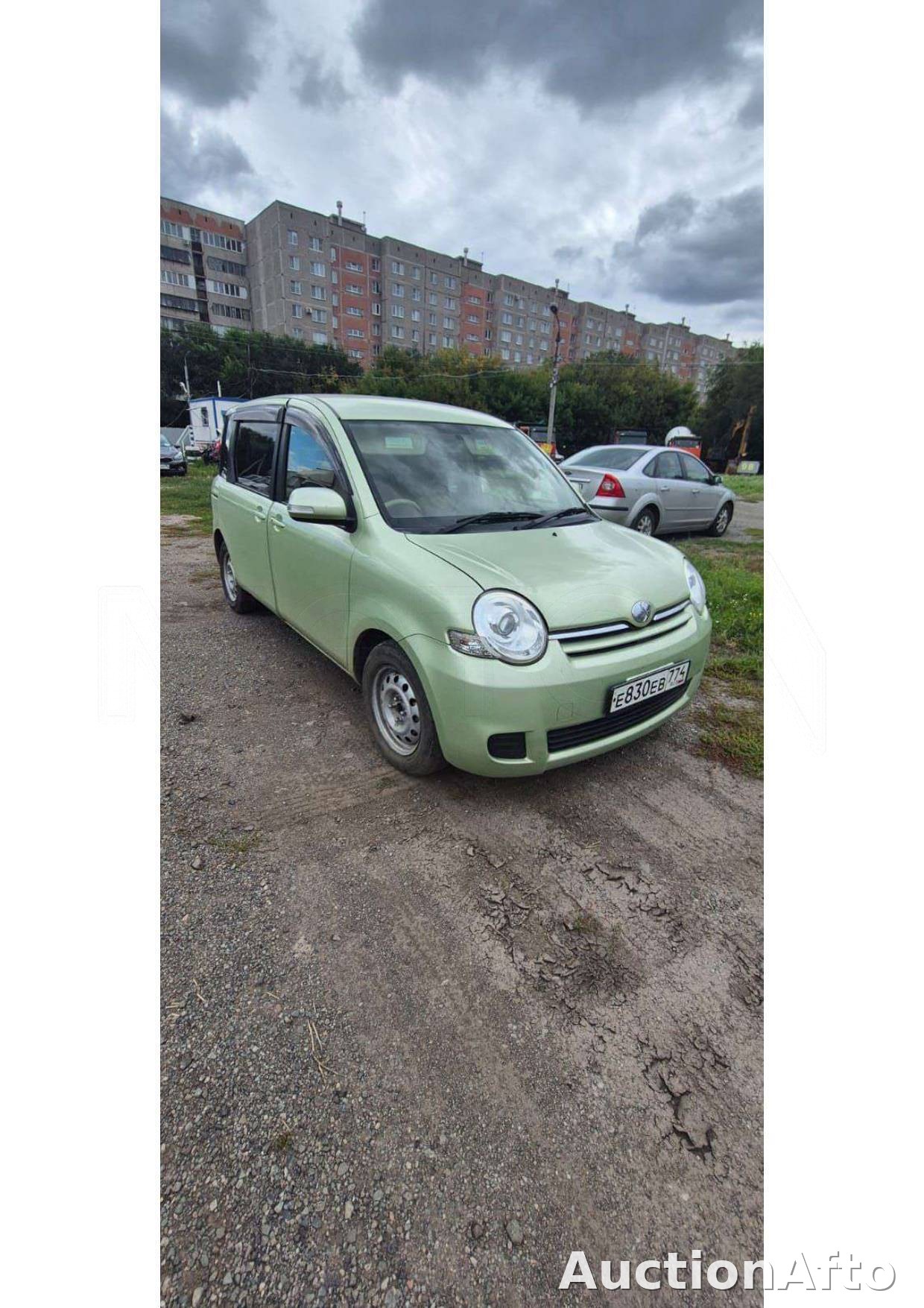 Toyota Sienta 2013 год