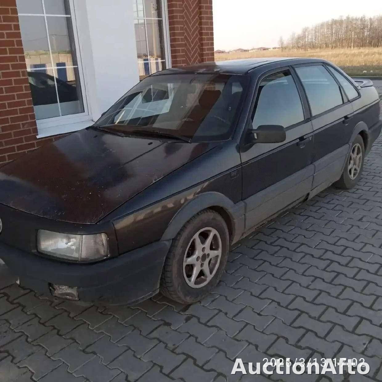 Volkswagen Passat 1990 год