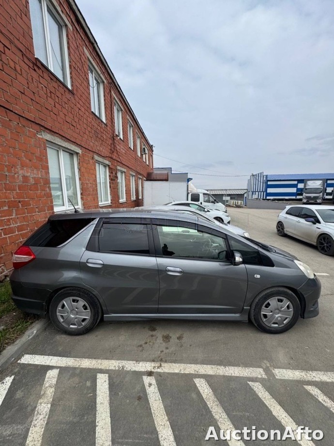 Honda Fit Shuttle Hybrid 2012 год