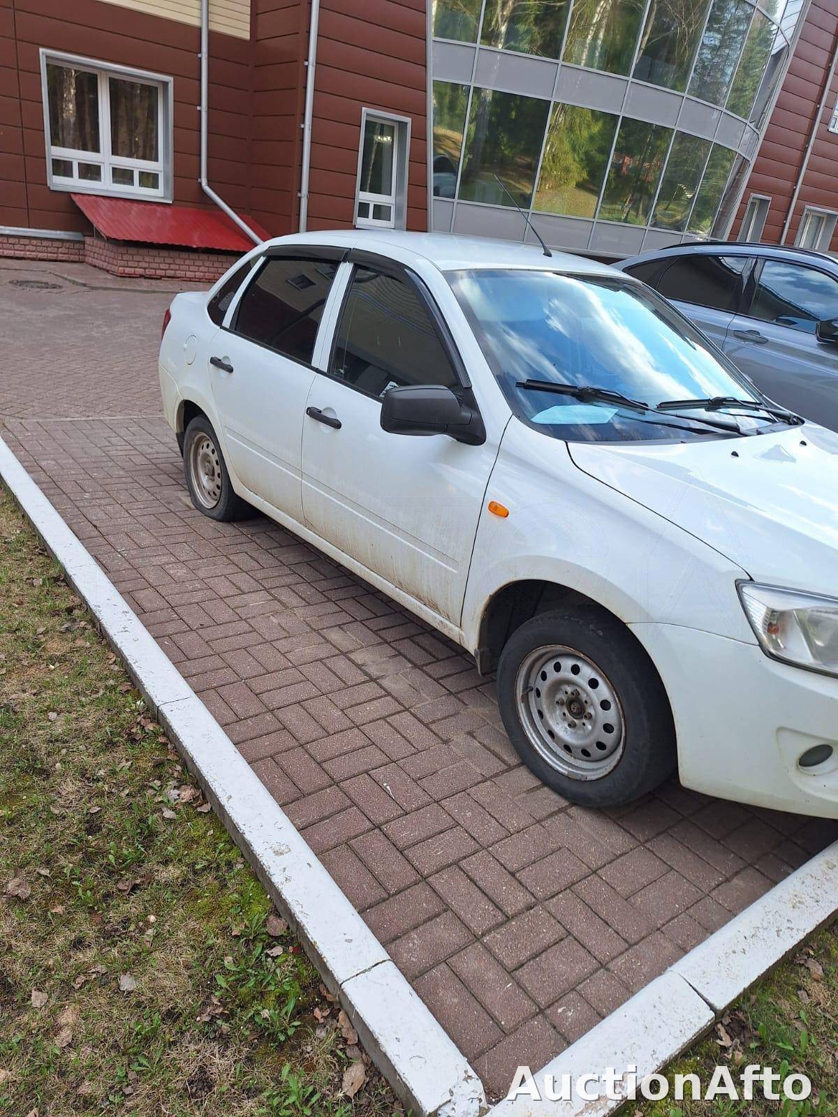 Lada Granta 2013 год