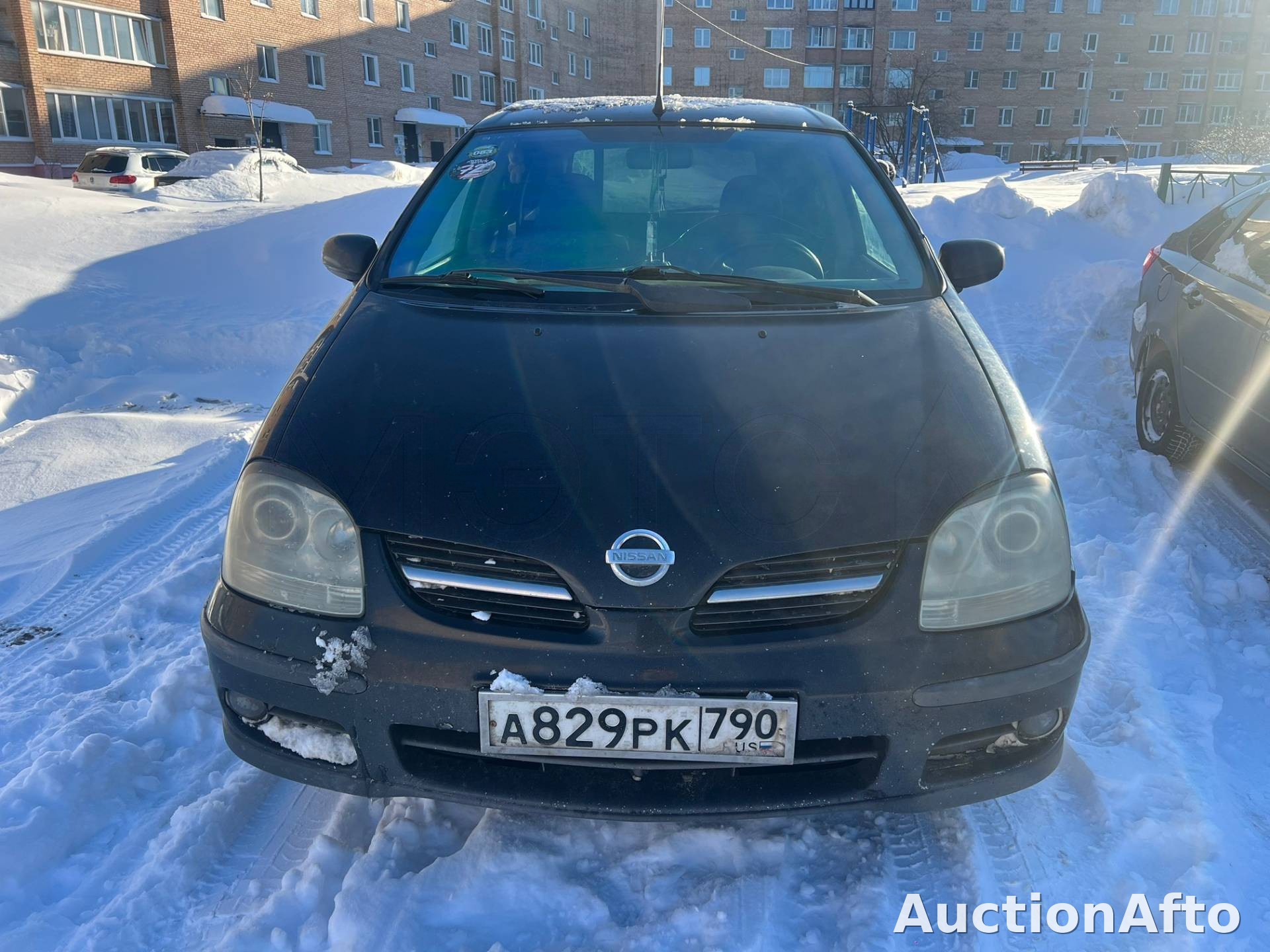 Nissan Almera Tino 2004 год