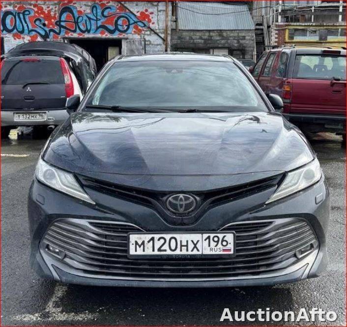 Toyota Camry 2019 год
