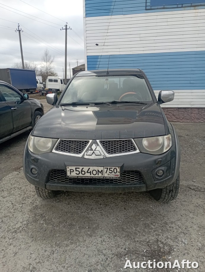Mitsubishi L200 2013 год