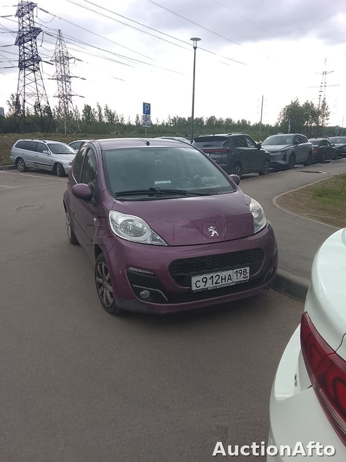 Peugeot 107 2012 год