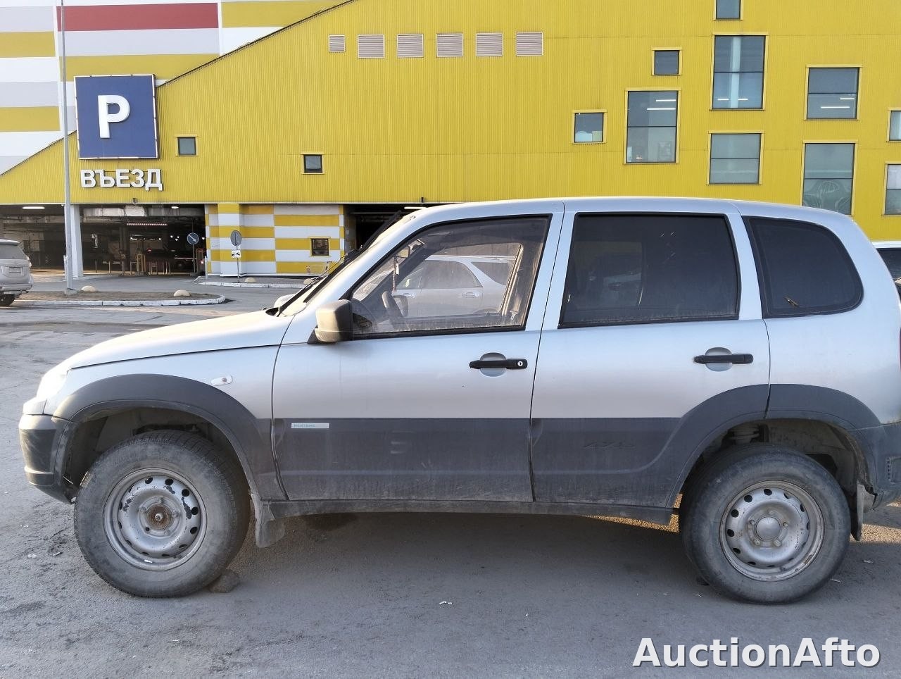 Chevrolet Niva 2015 год