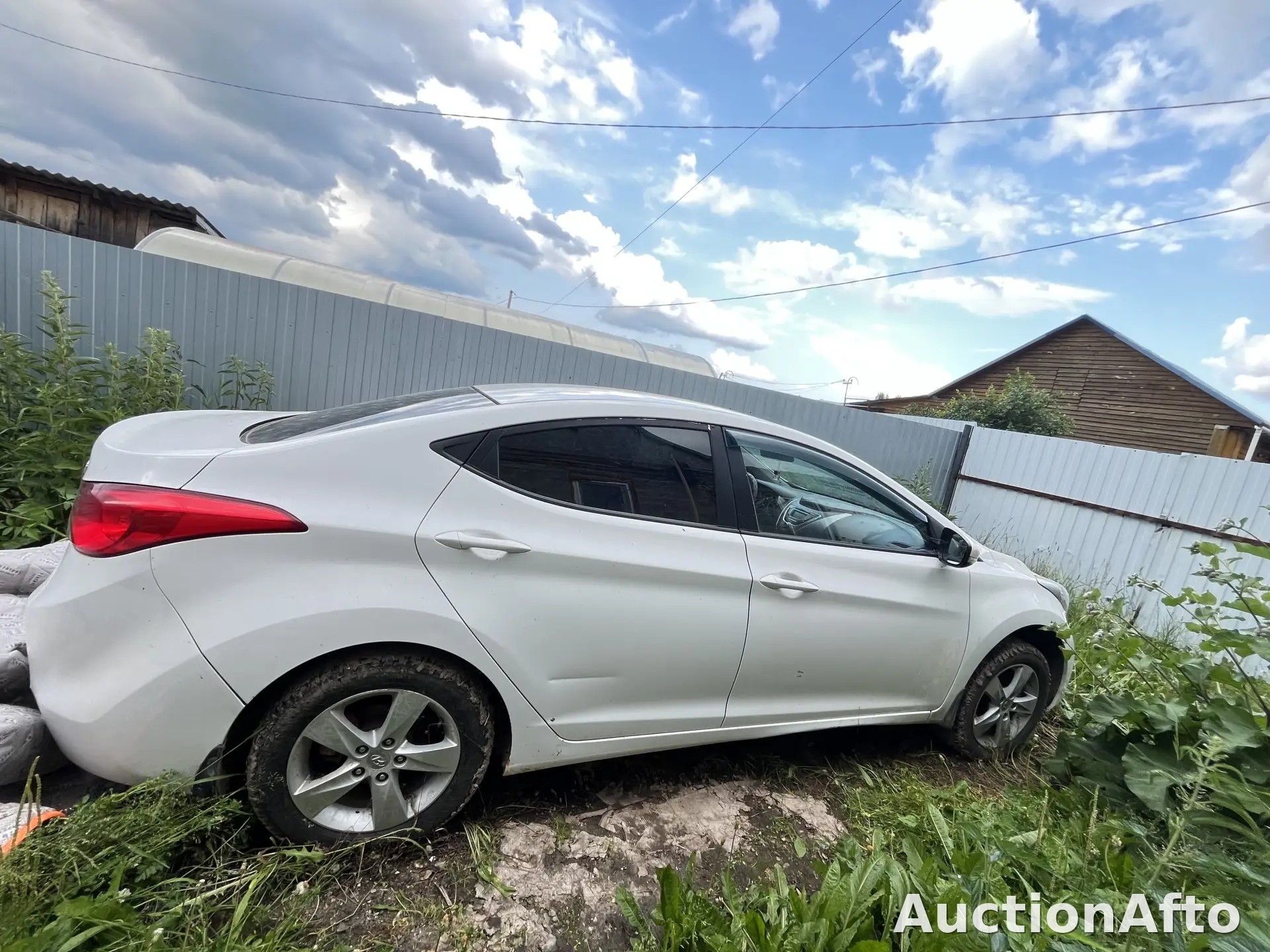 Hyundai Elantra 2013 год