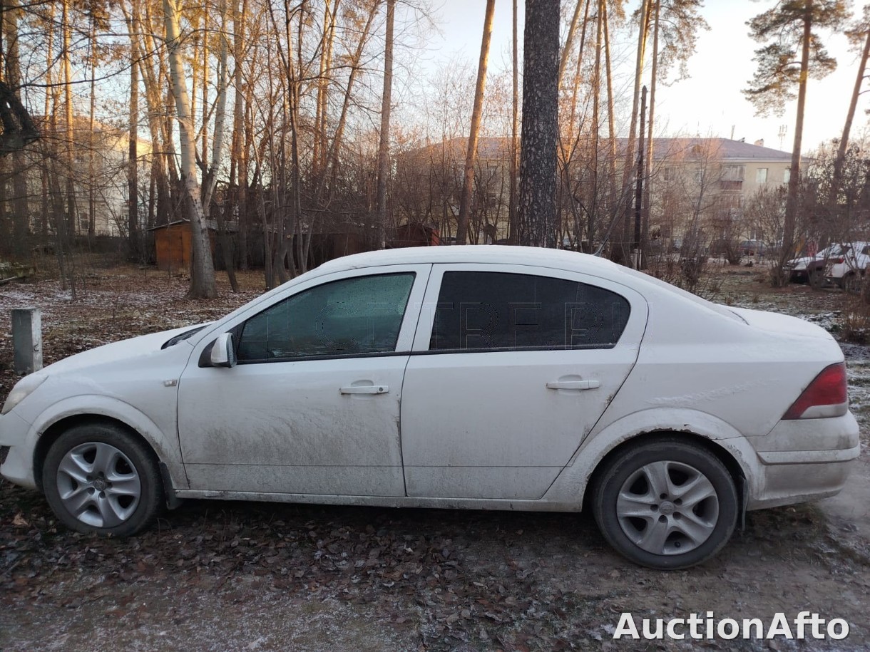 Opel Astra 2014 год