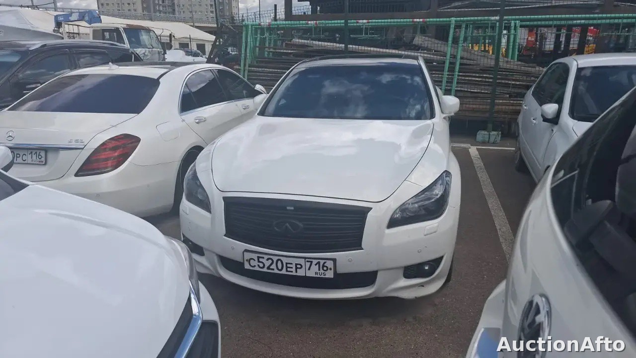 Infiniti Q70 2014 год