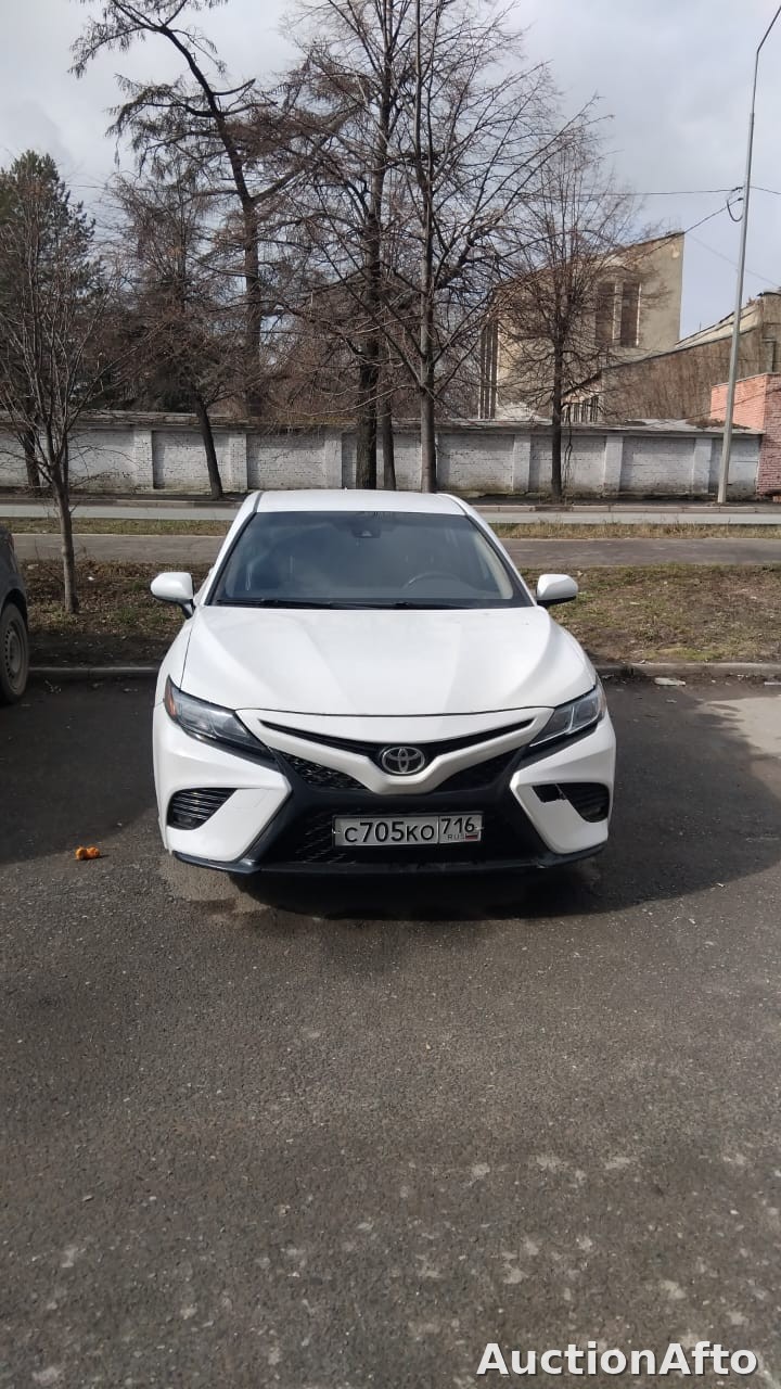 Toyota Camry 2019 год