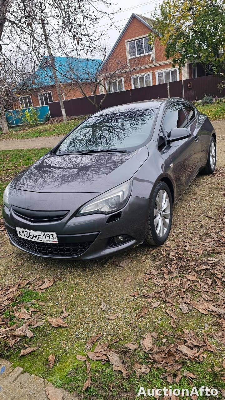 Opel Astra 2012 год