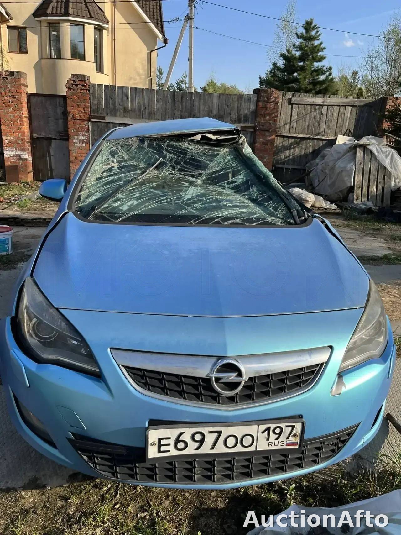 Opel Astra 2011 год