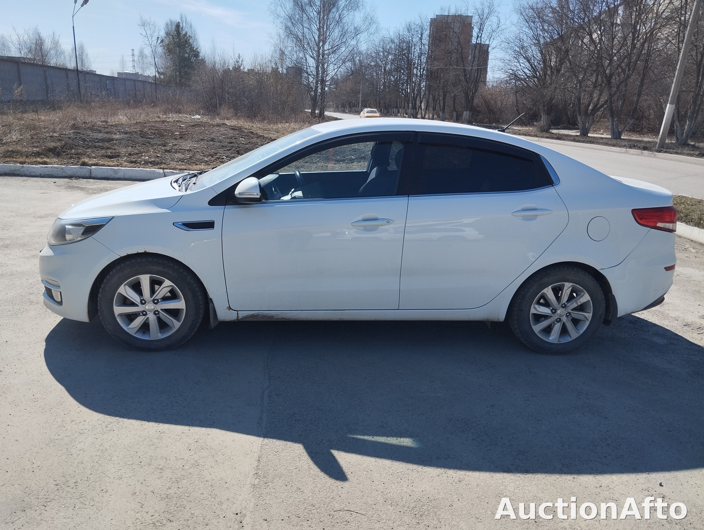 Kia Rio 2015 год