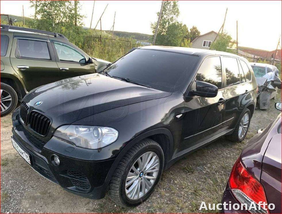 BMW X5 2011 год