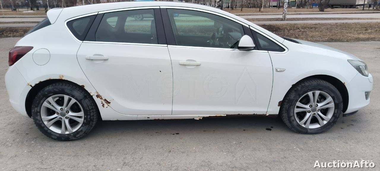 Opel Astra 2011 год
