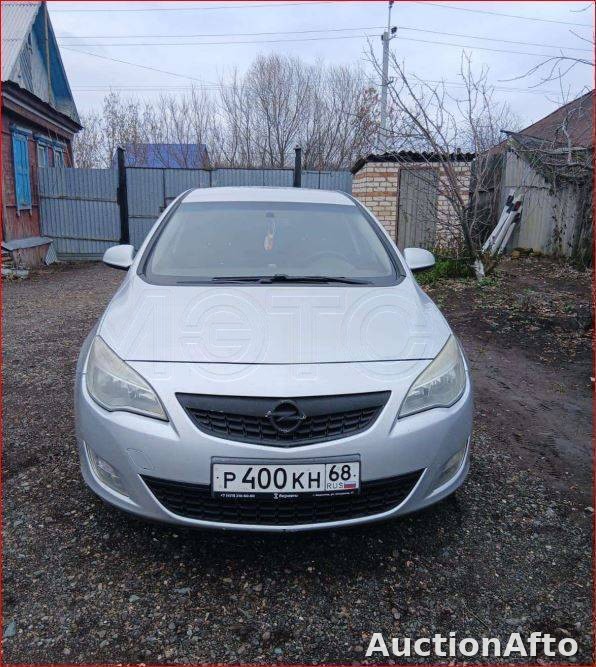 Opel Astra 2012 год