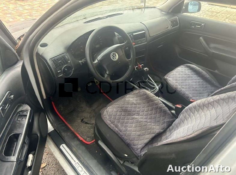 Volkswagen Golf 2001 год