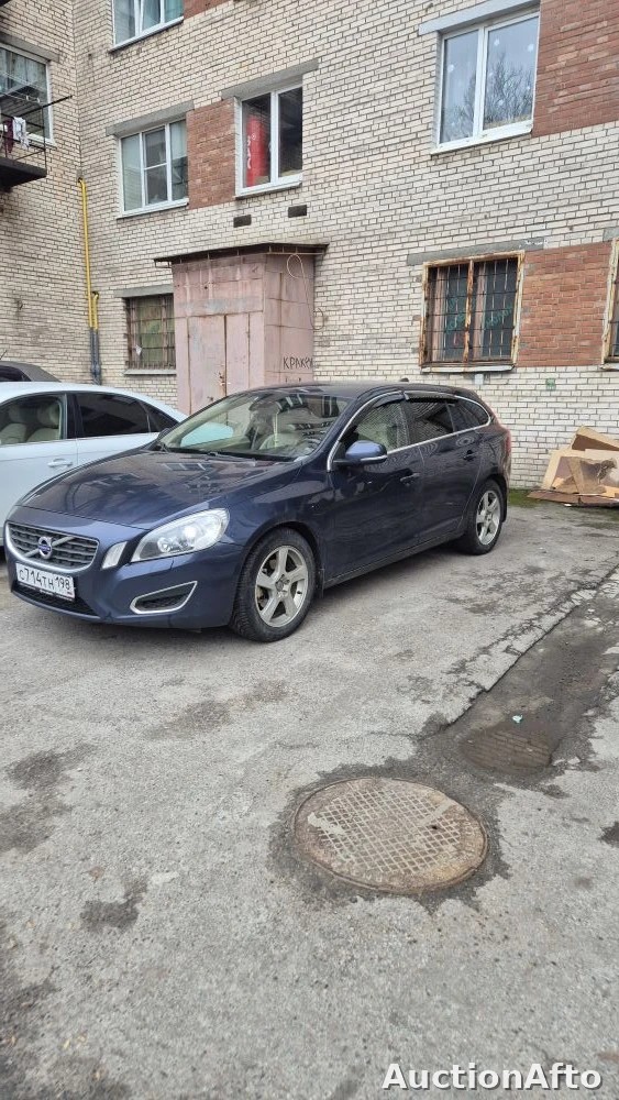 Volvo V60 2011 год