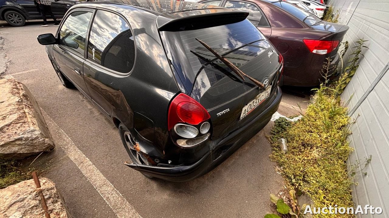 Toyota Corolla 2000 год