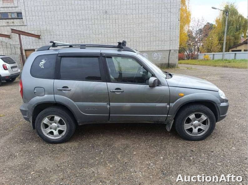Chevrolet Niva 2010 год