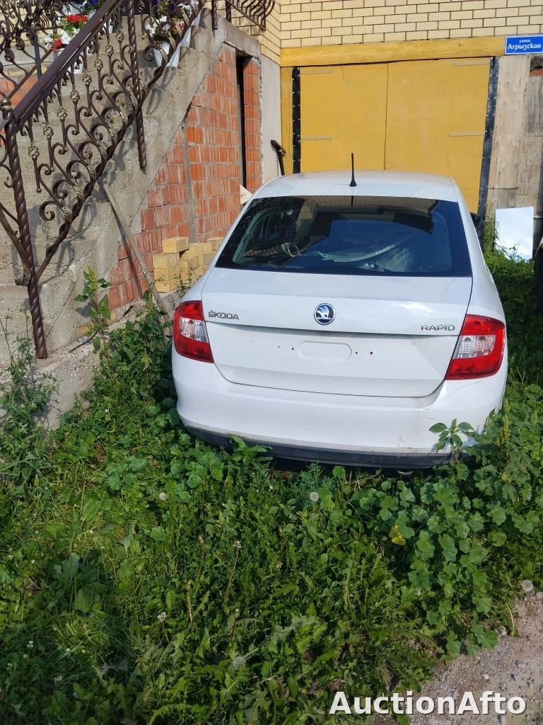 Skoda РАПИД 2015 год