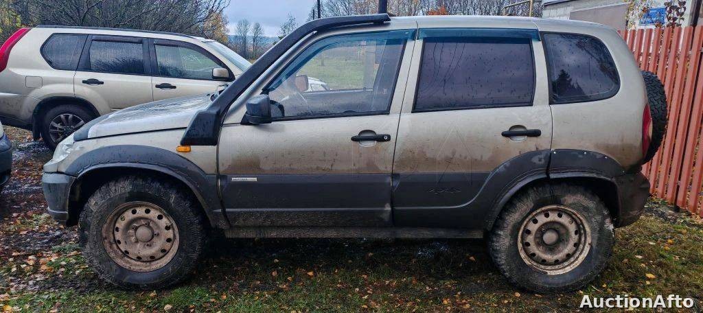 Chevrolet Niva 2011 год