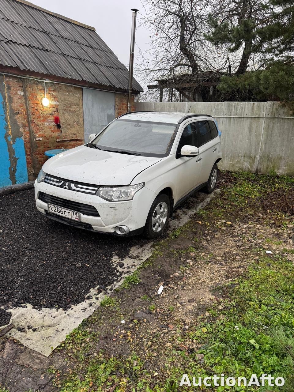 Mitsubishi Outlander 2013 год
