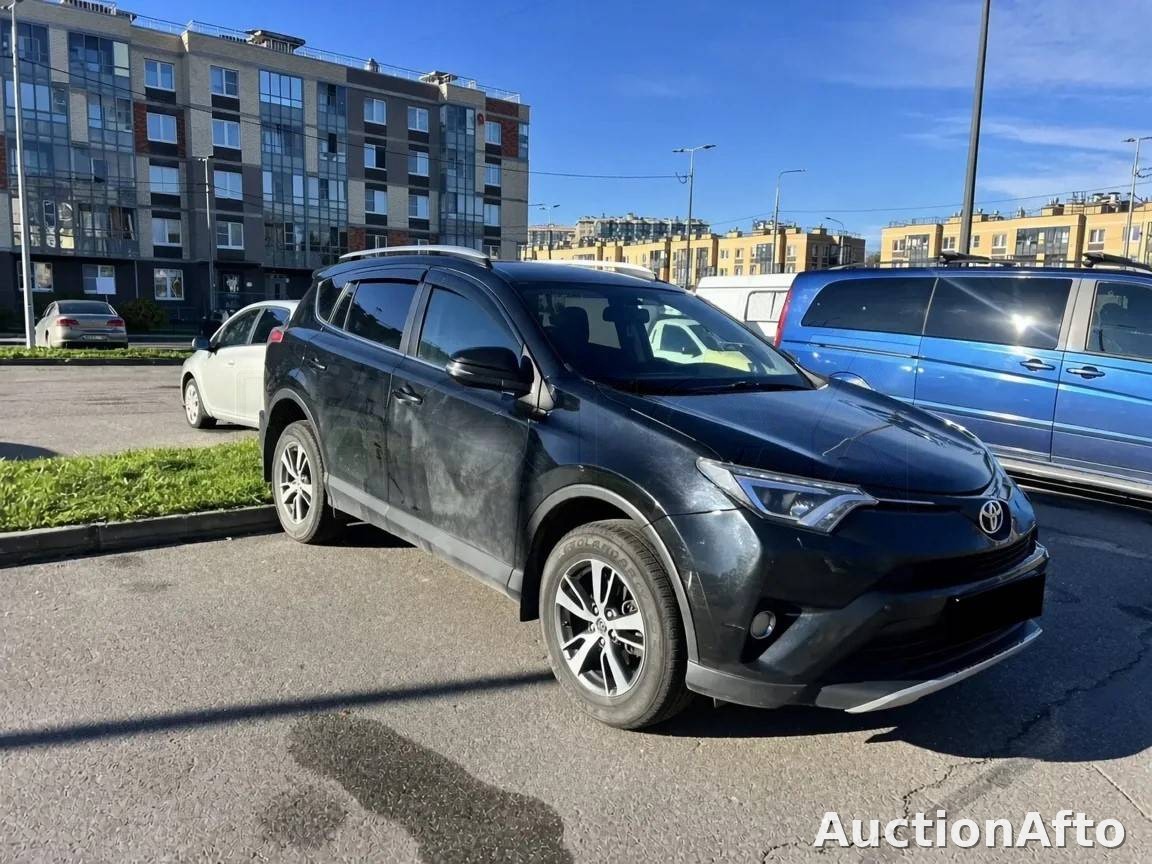 Toyota RAV4 2018 год