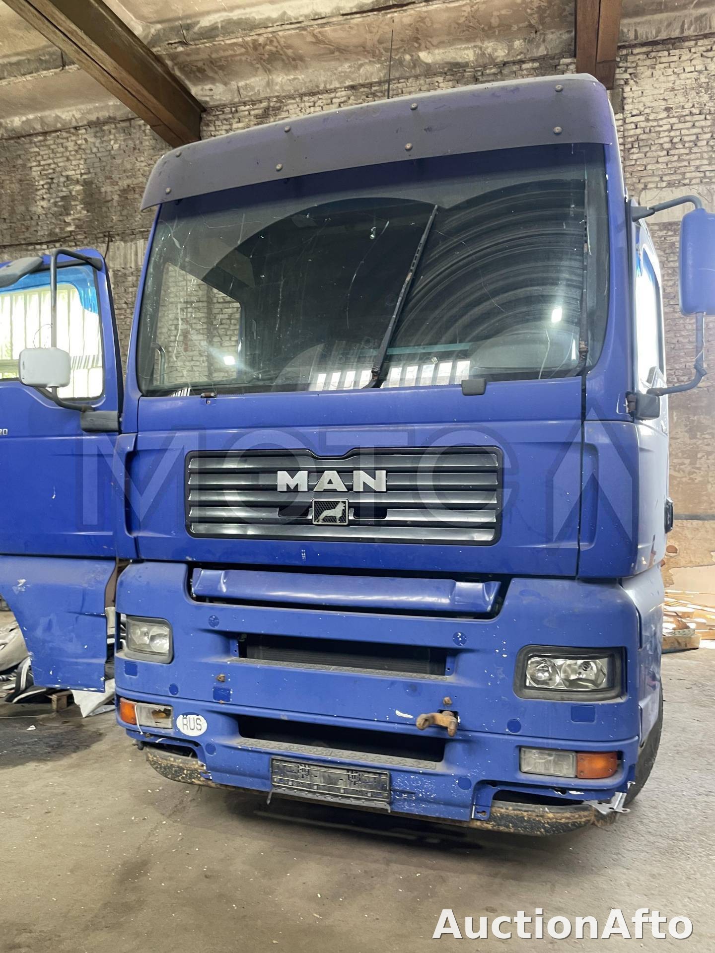 MAN тягач 2005 год