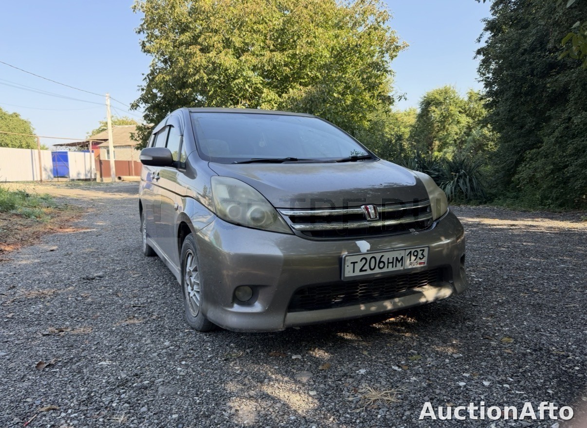 Toyota ISIS 2007 год