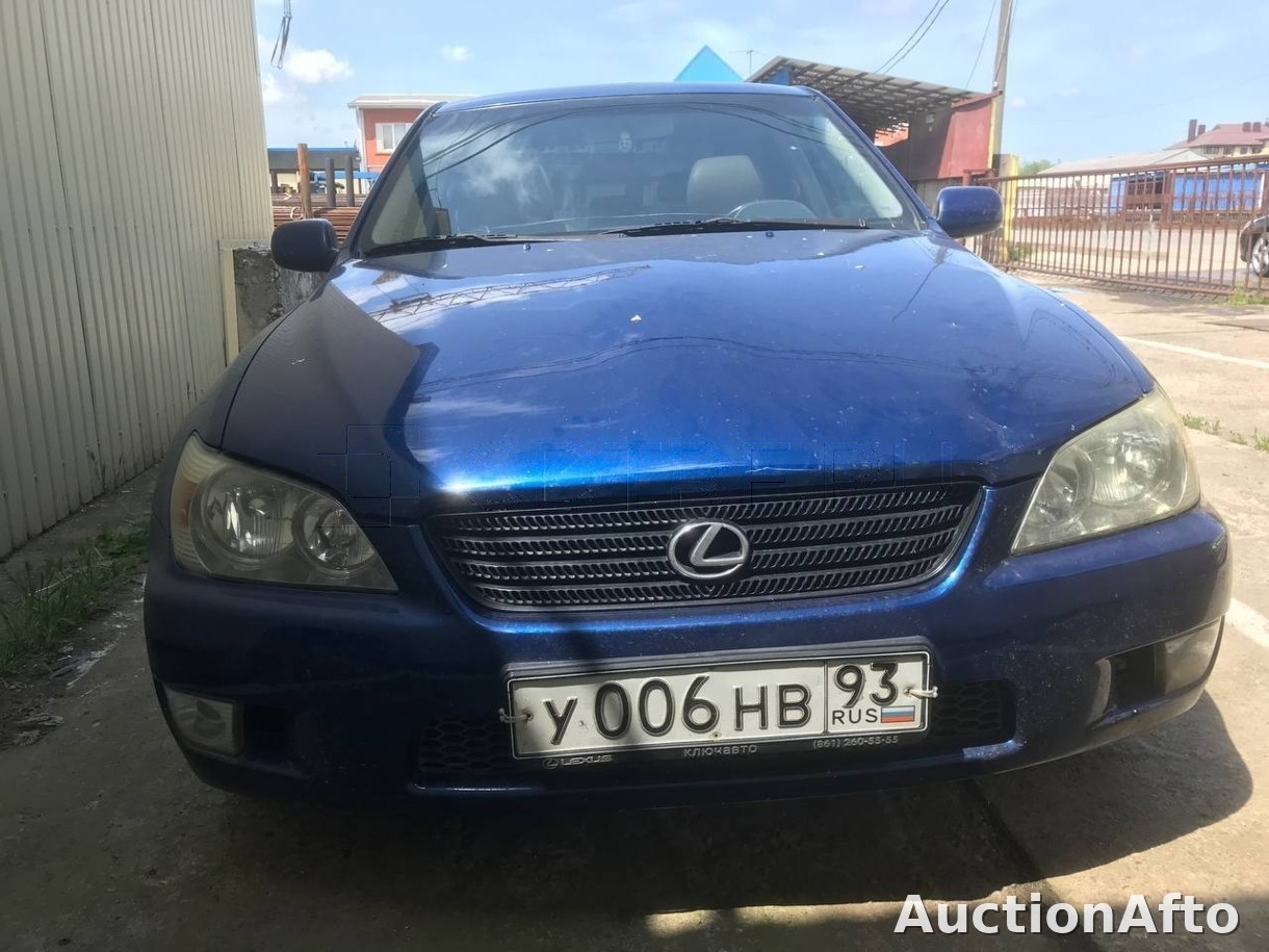 Lexus IS200 2000 год
