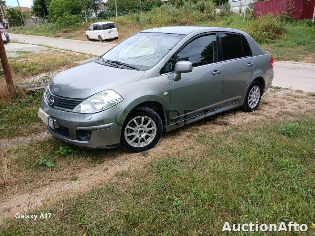 Nissan Tiida 2010 год