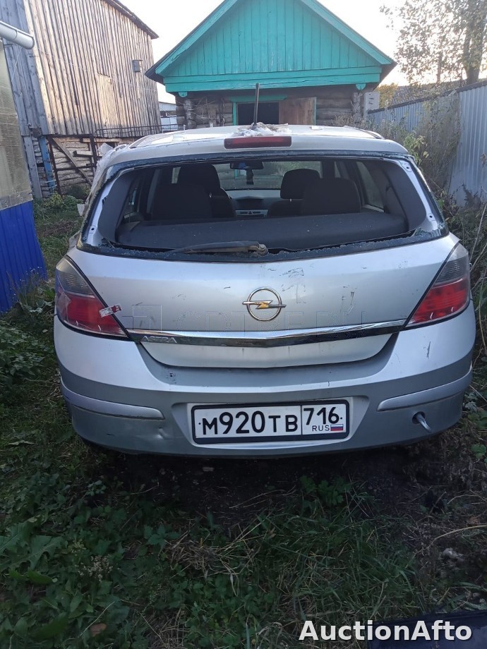 Opel ASTRA 2010 год
