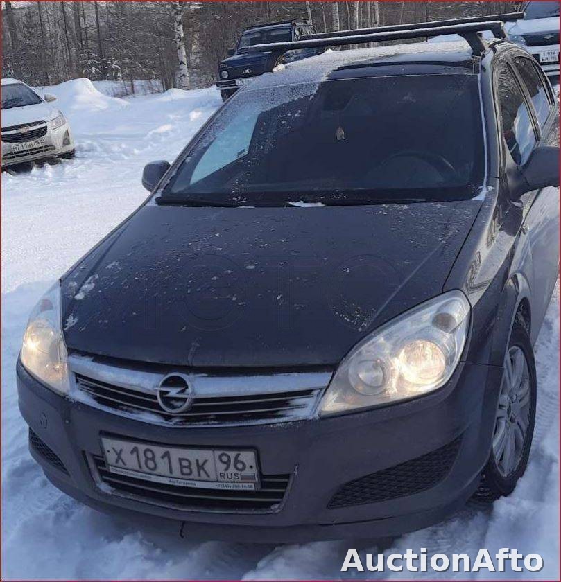Opel Astra 2012 год