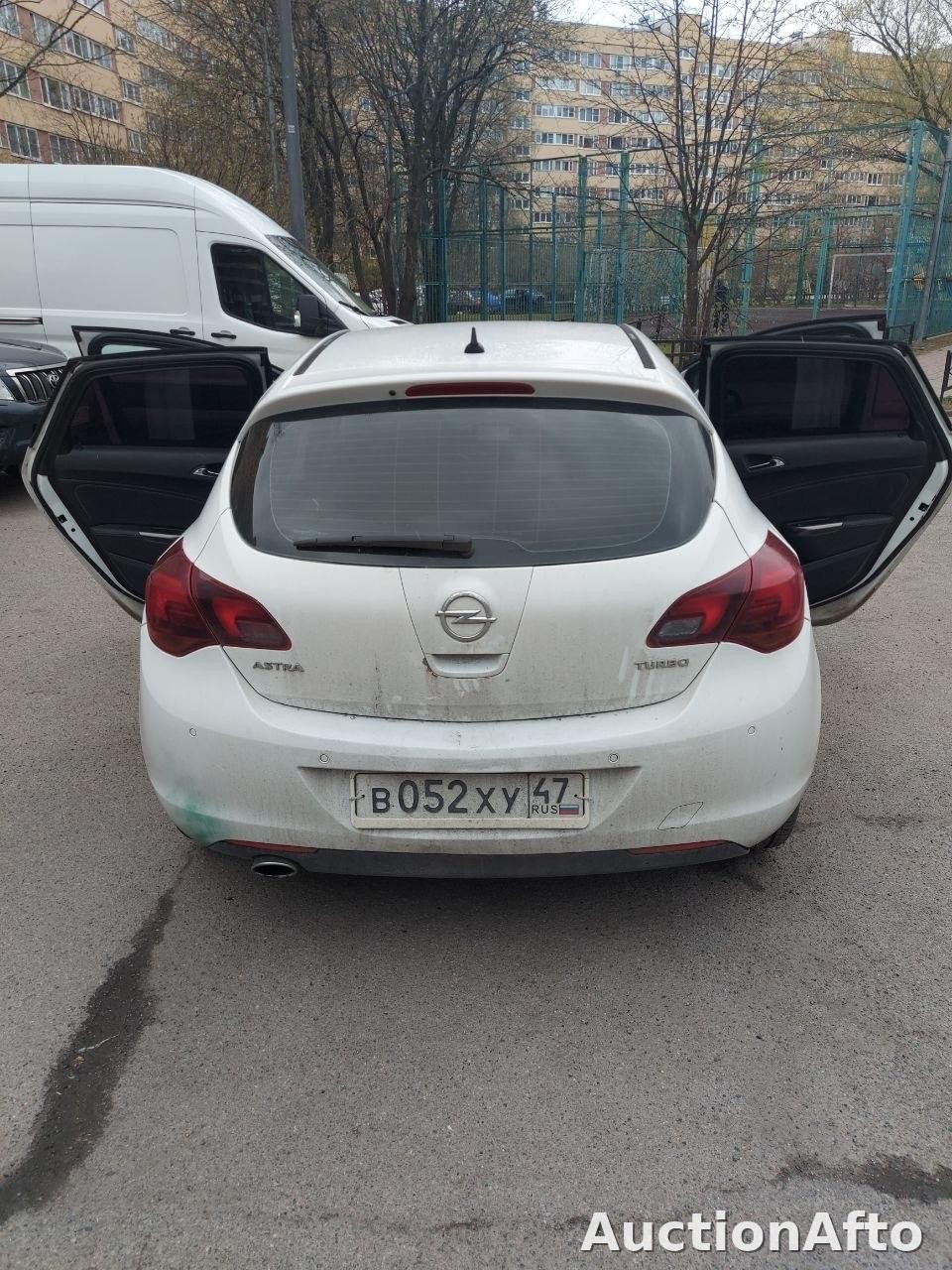 Opel Astra 2012 год