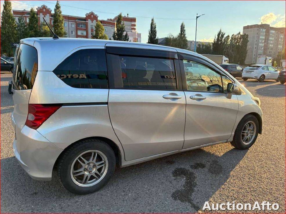 Honda Freed 2010 год