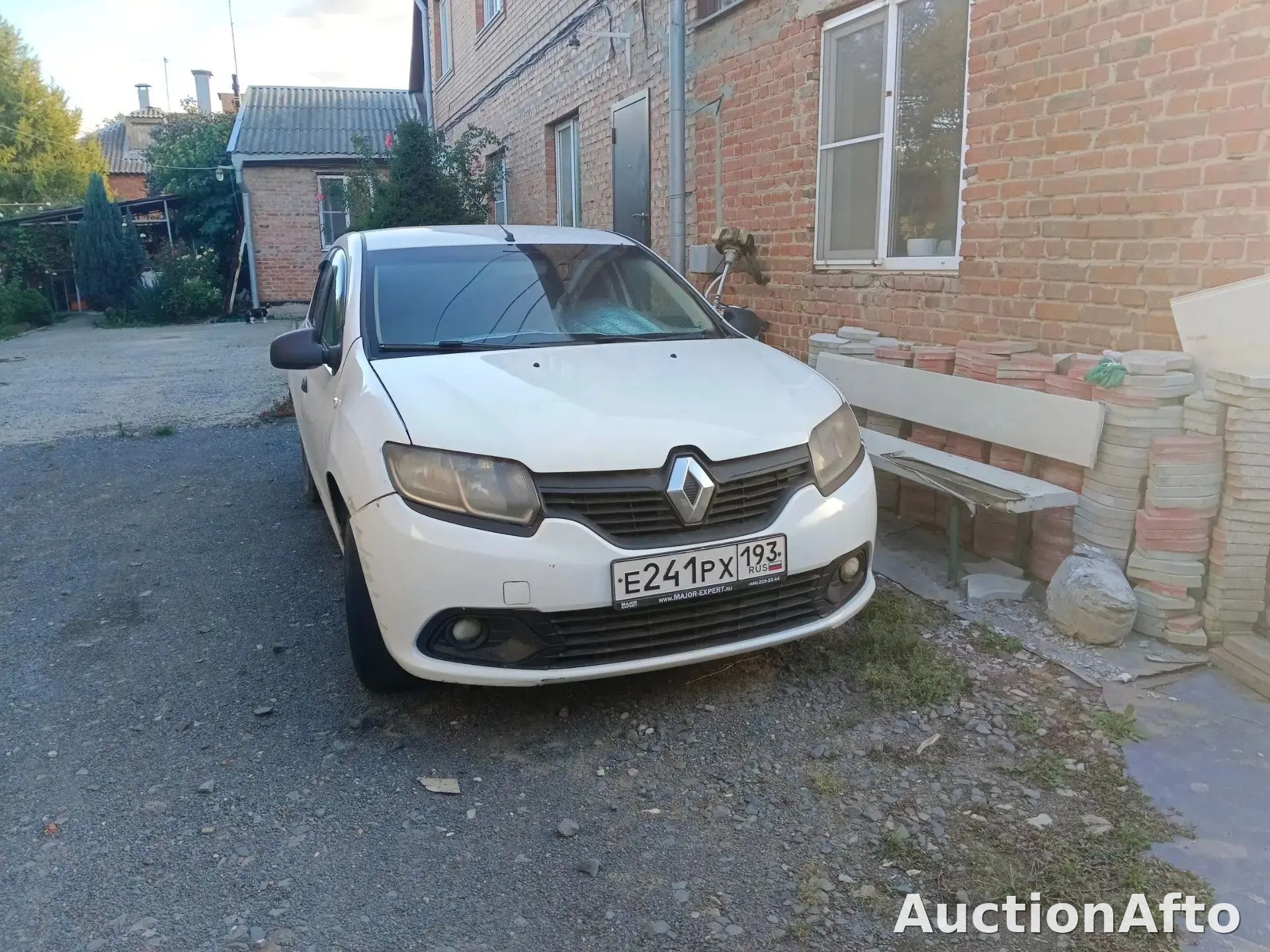 Renault Logan 2016 год