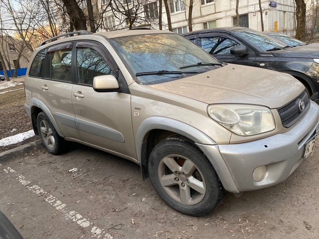 Toyota Rav4 2004 год