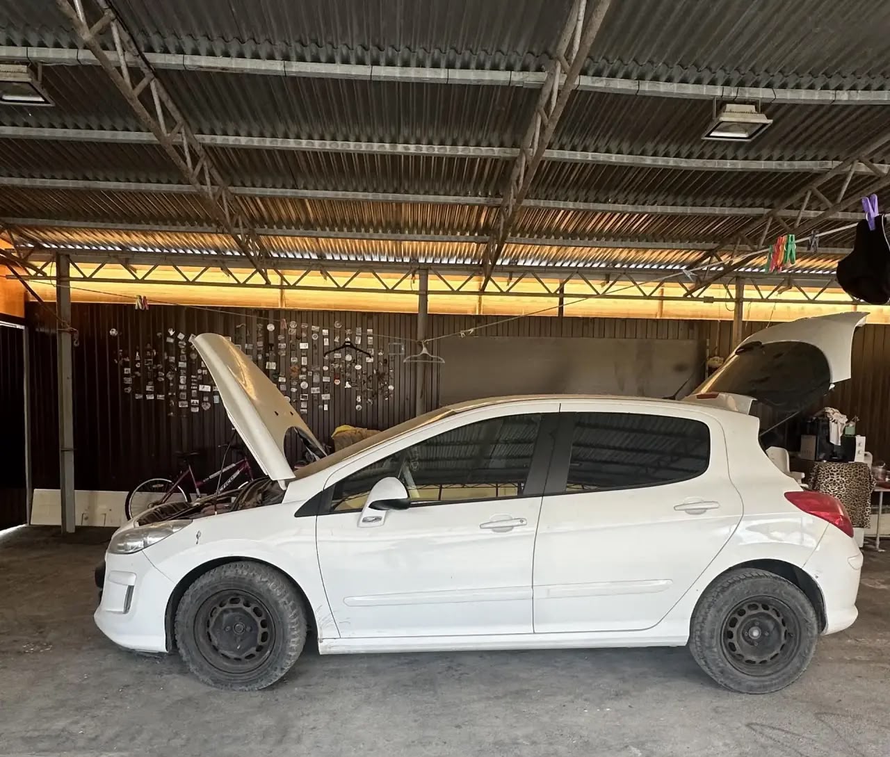 Peugeot 308 2009 год